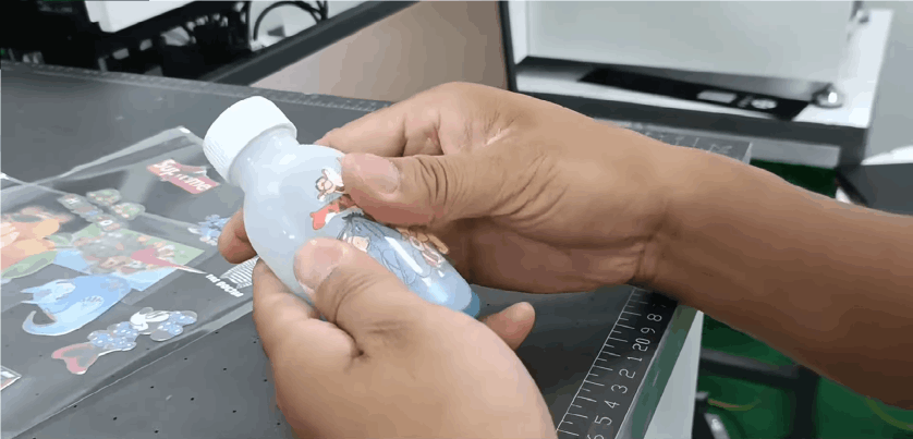 Naklejanie wydruków na nieregularnych kształtach